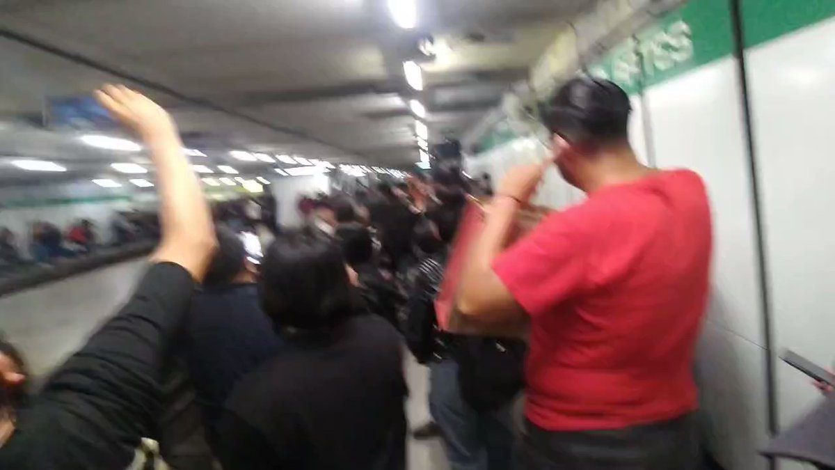 [VIDEO] Usuarios del metro en CDMX interpretan la canción “Ni tú ni nadie”