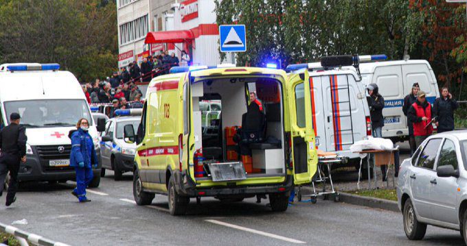 [VIDEO] Tiroteo en escuela de Rusia deja al menos 13 personas mu3ertas