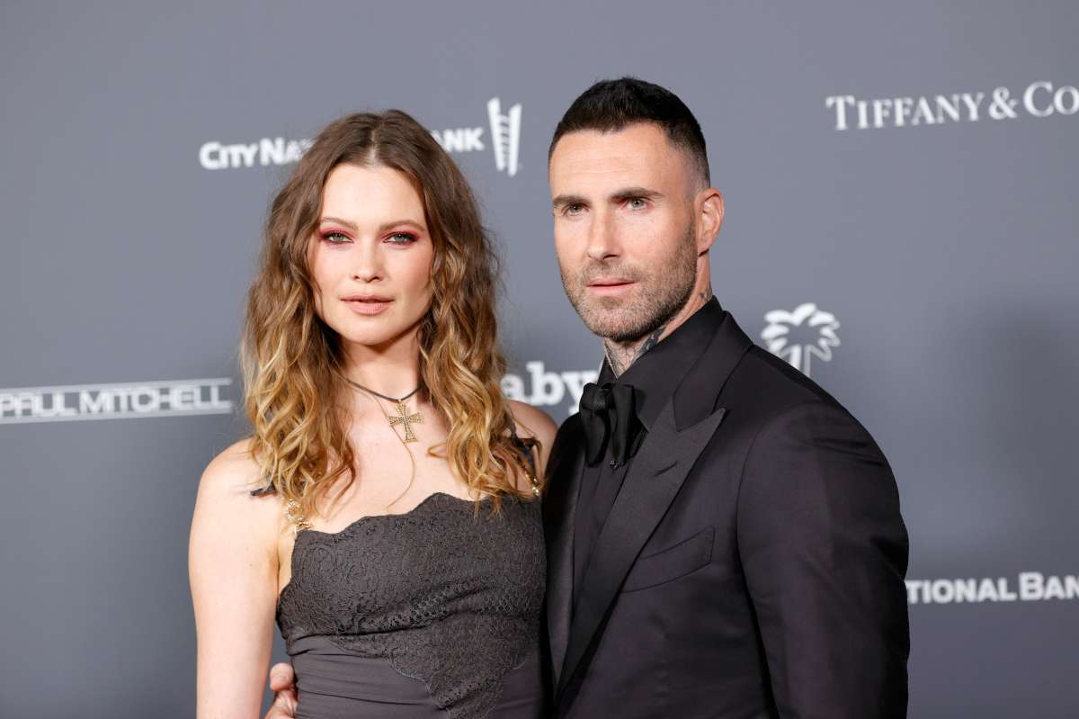 Filtran infidelidad de Adam Levine a su esposa