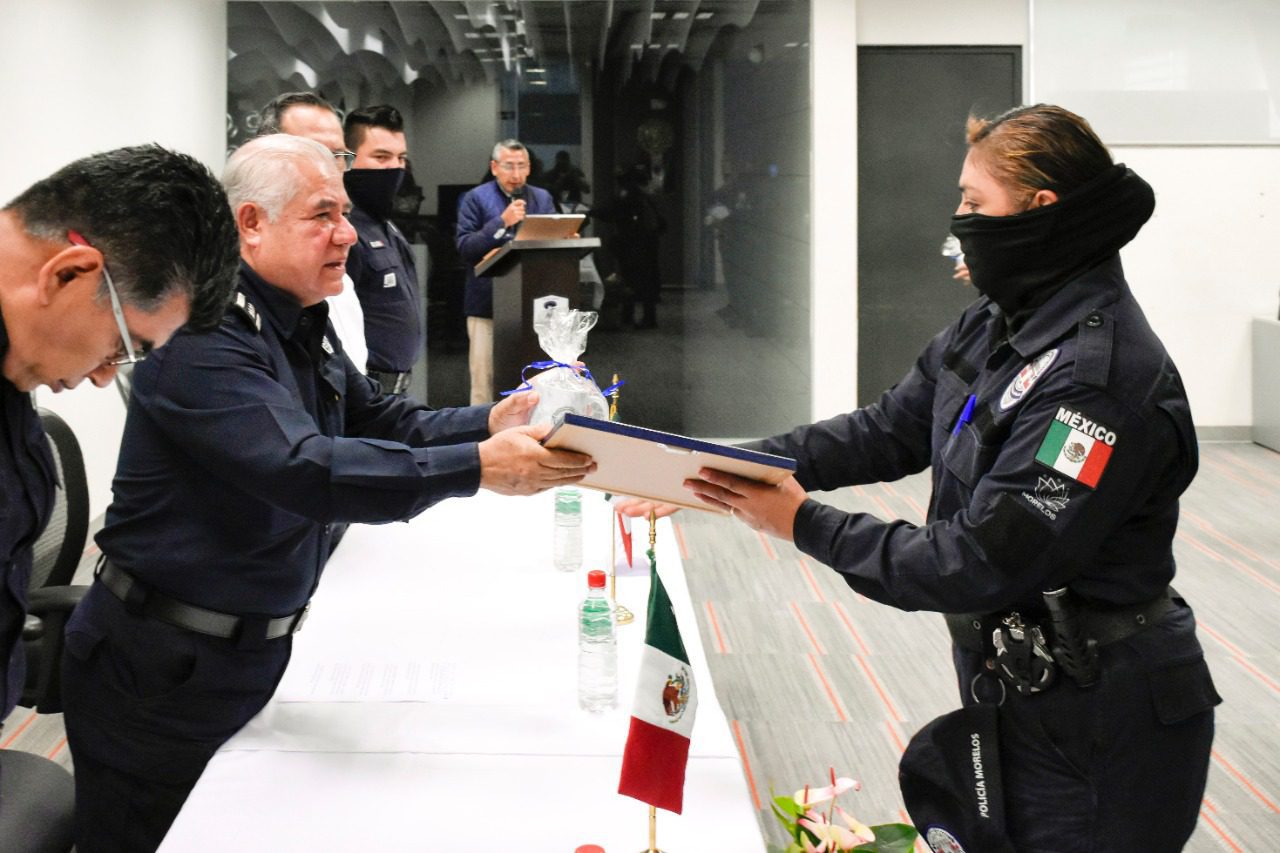 ¡Hay policías buenos en Morelos! Reconocen a tres por la entrega a su servicio