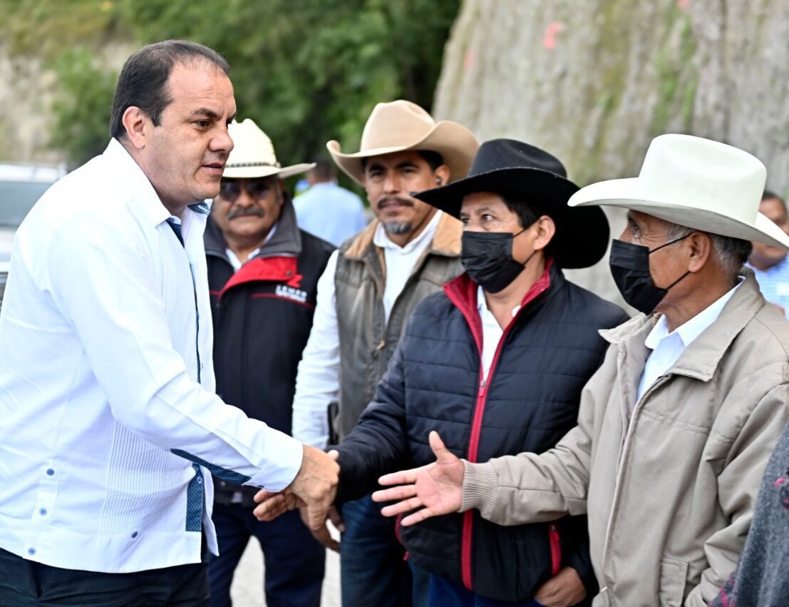 Avanza obra de reforzamiento de talud en Hueyapan