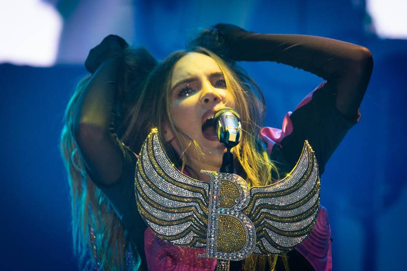 Belinda reza oración para amarrar a los hombres y se tatuén su nombre