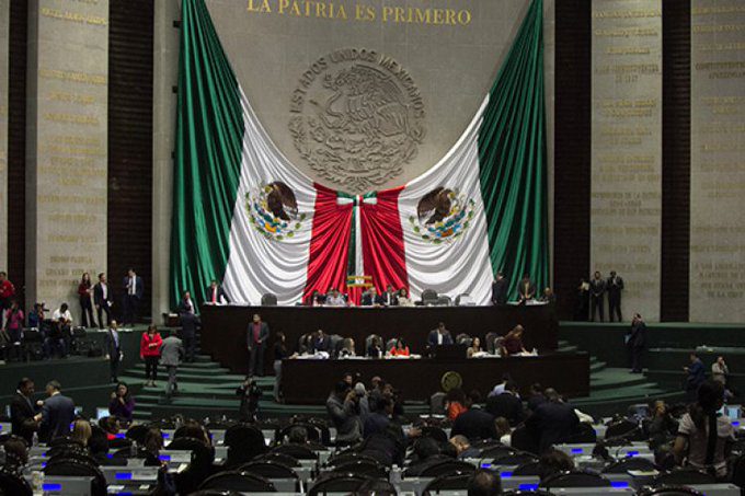 Congreso aprueba COBRAR a extranjeros por trabajar en México