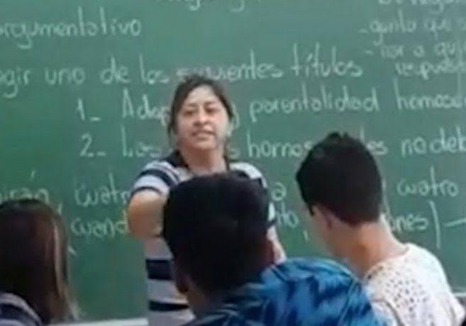 [VIDEO] Mamá irrumpe salón de clases y golpea a niño que hace bullying a su hijo