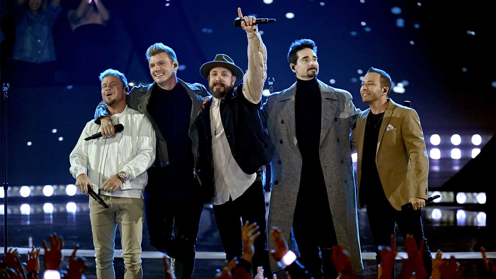 Los Backstreet Boys rinden emotivo homenaje a Aaron Carter durante concierto