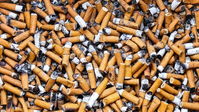 ¿Sabías que una colilla de cigarro contamina hasta 50 litros de agua?