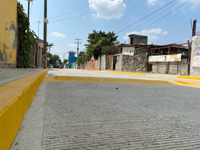 Rehabilitan calle en la colonia Huizachera de Jiutepec