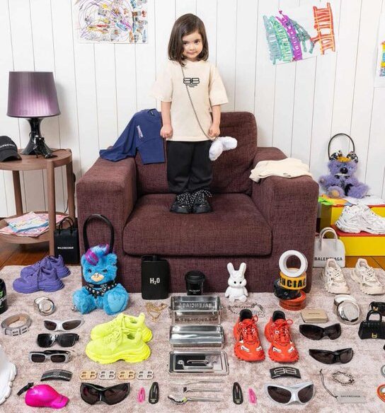 Balenciaga retiró campaña con niños tras polémica de que los sexualizaba