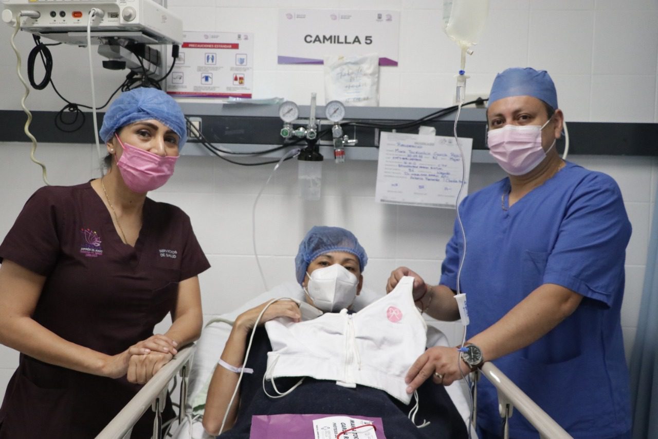 Realizan cirugías de reconstrucción mamaria gratuitas a mujeres de Morelos