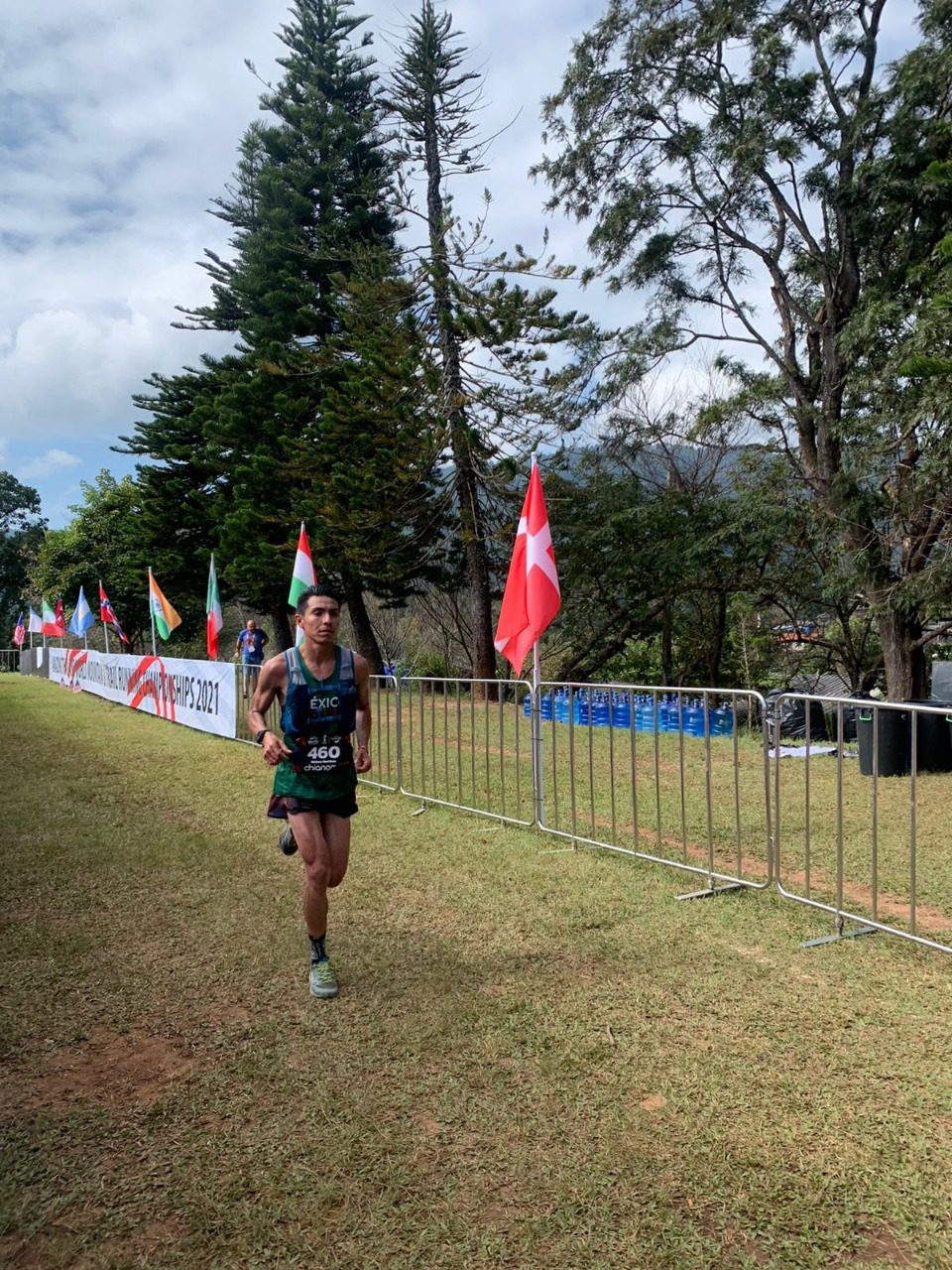 Apoyan a joven de Yautepec que va a Tailandia a mundial de carrera de montaña
