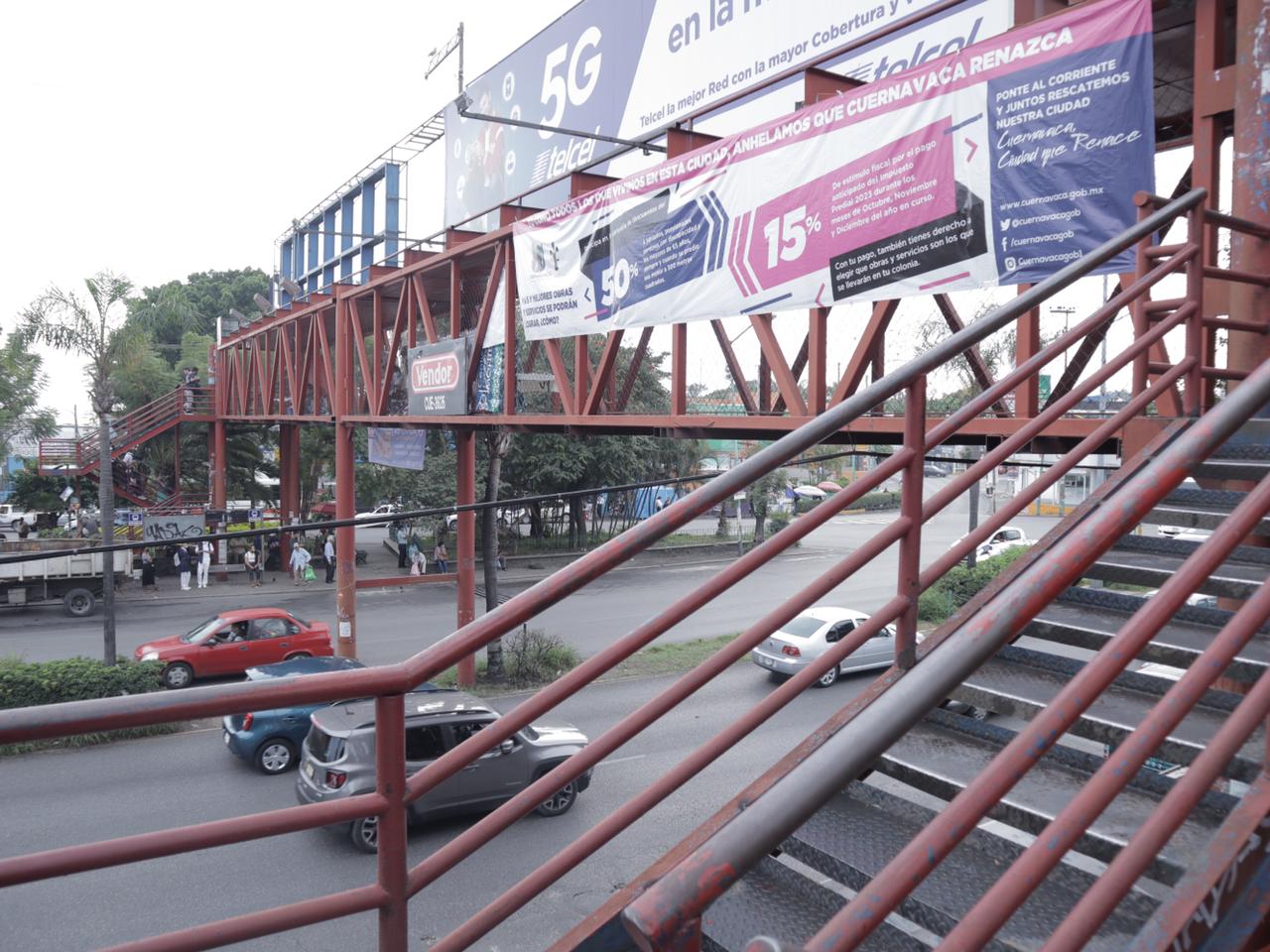 Reparan puente peatonal de Glorieta La Luna en Cuernavaca