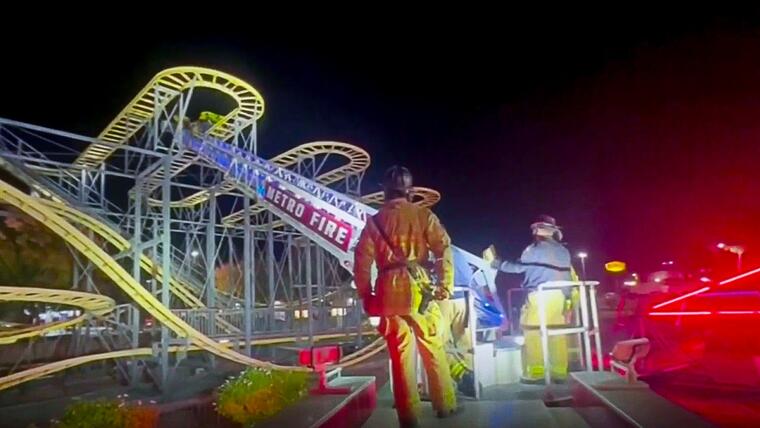 Rescatan a 4 adolescentes atrapadas en una montaña rusa