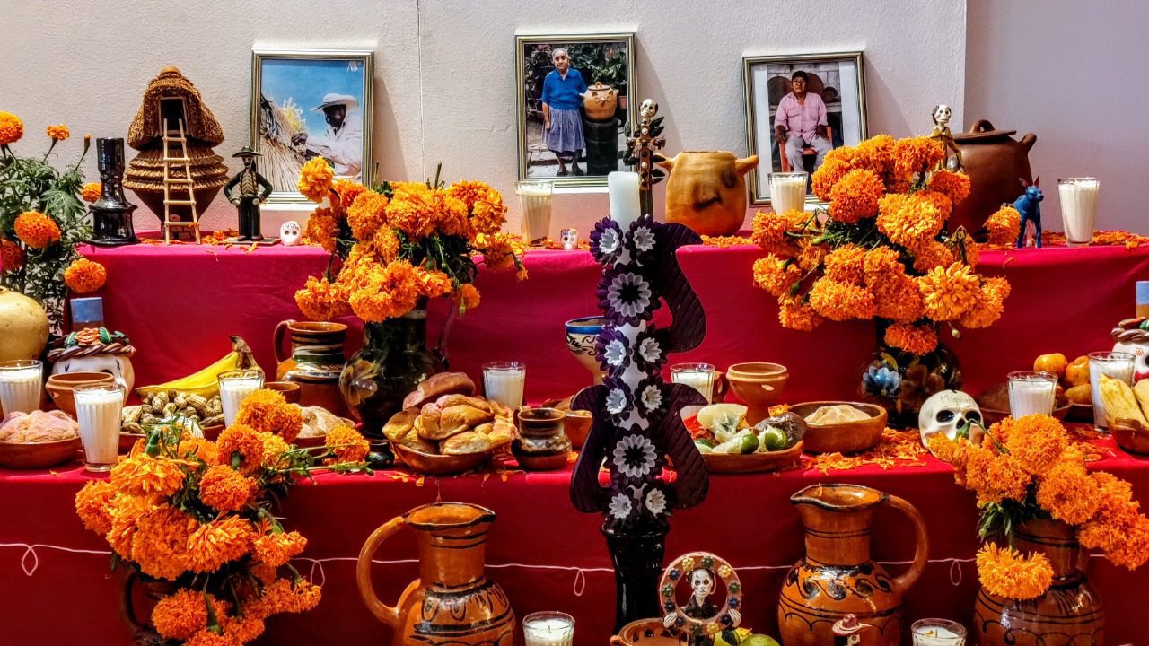 Instalaron ofrendas en memoria de artesanos morelenses