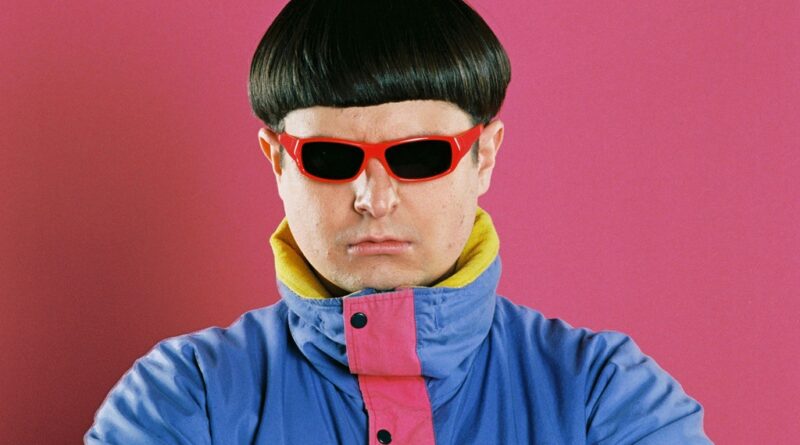 (VIDEO): Oliver Tree es golpeado con un inflable en pleno show