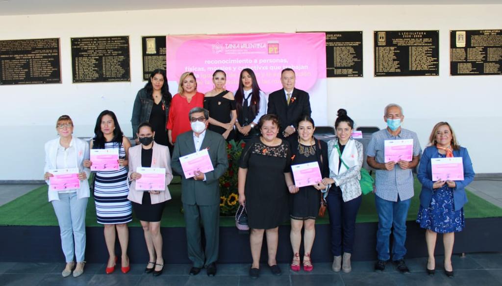 Entrega diputada reconocimientos por el Día Naranja