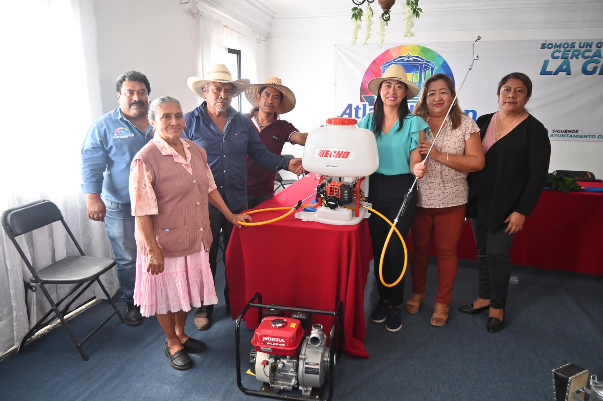 Entregan maquinaria a agricultores de Atlatlahucan