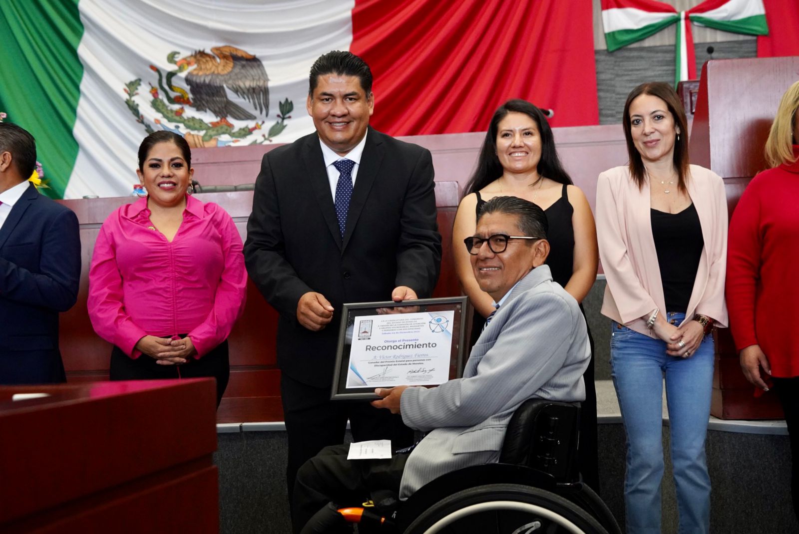 Entrega Congreso el Premio Estatal para Personas con Discapacidad