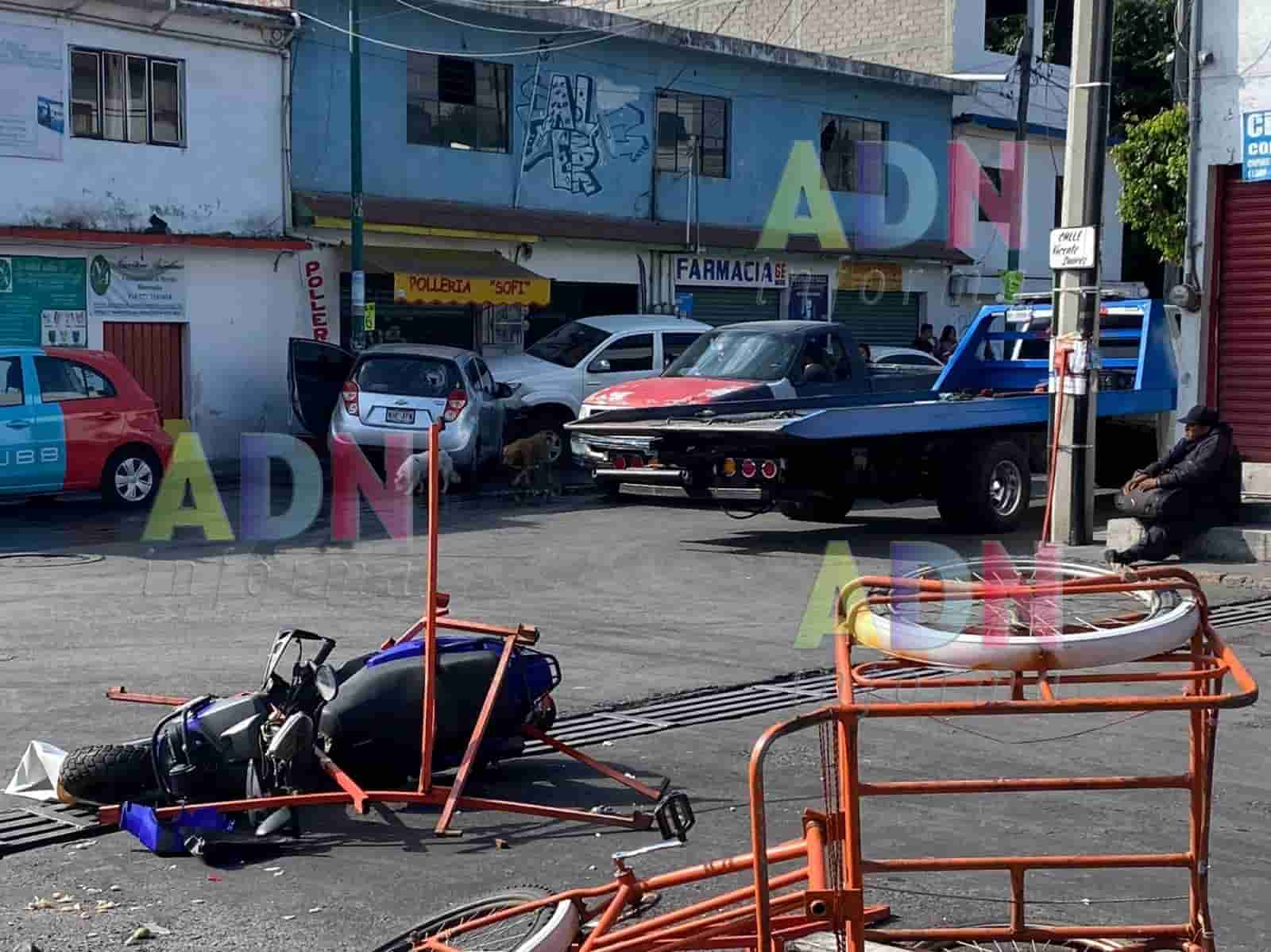[VIDEO] Momento exacto en el que un hombre embiste a una mujer en Ciudad Chapultepec de Cuernavaca