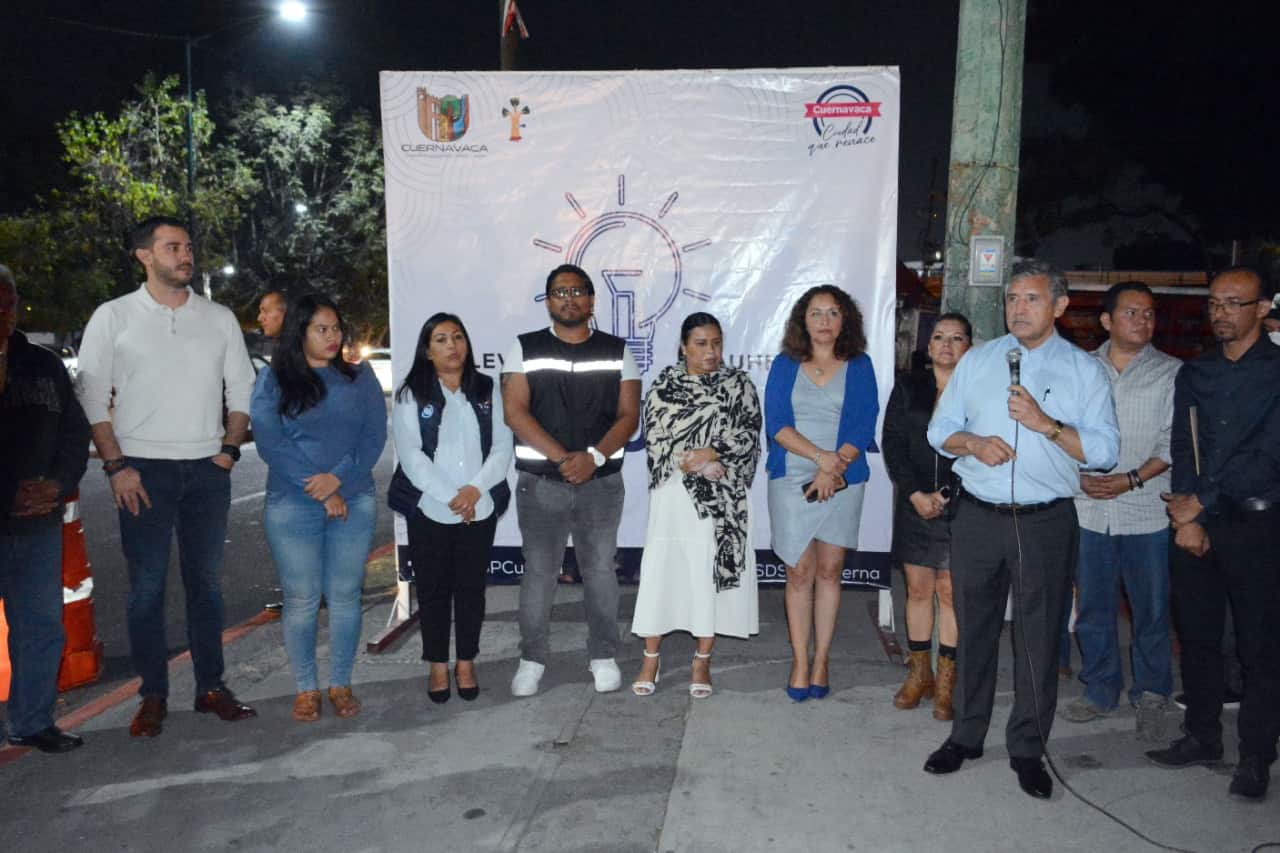 Colocan nuevas luminarias en Boulevard Cuauhnáhuac en Cuernavaca