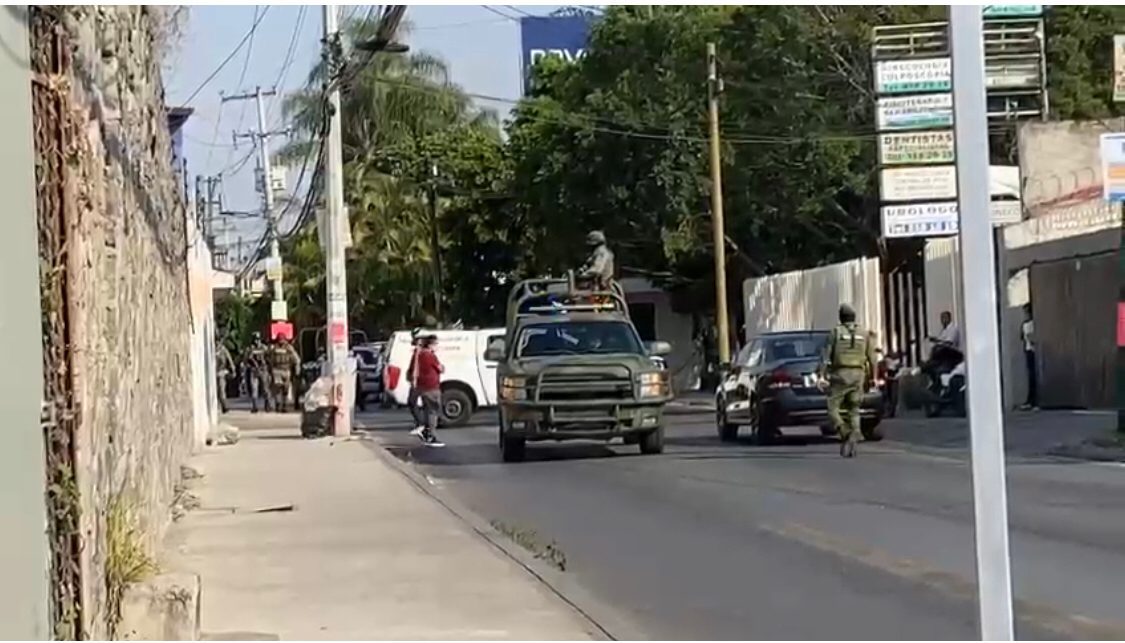 As*sinan a un hombre al interior de un banco en Cuernavaca