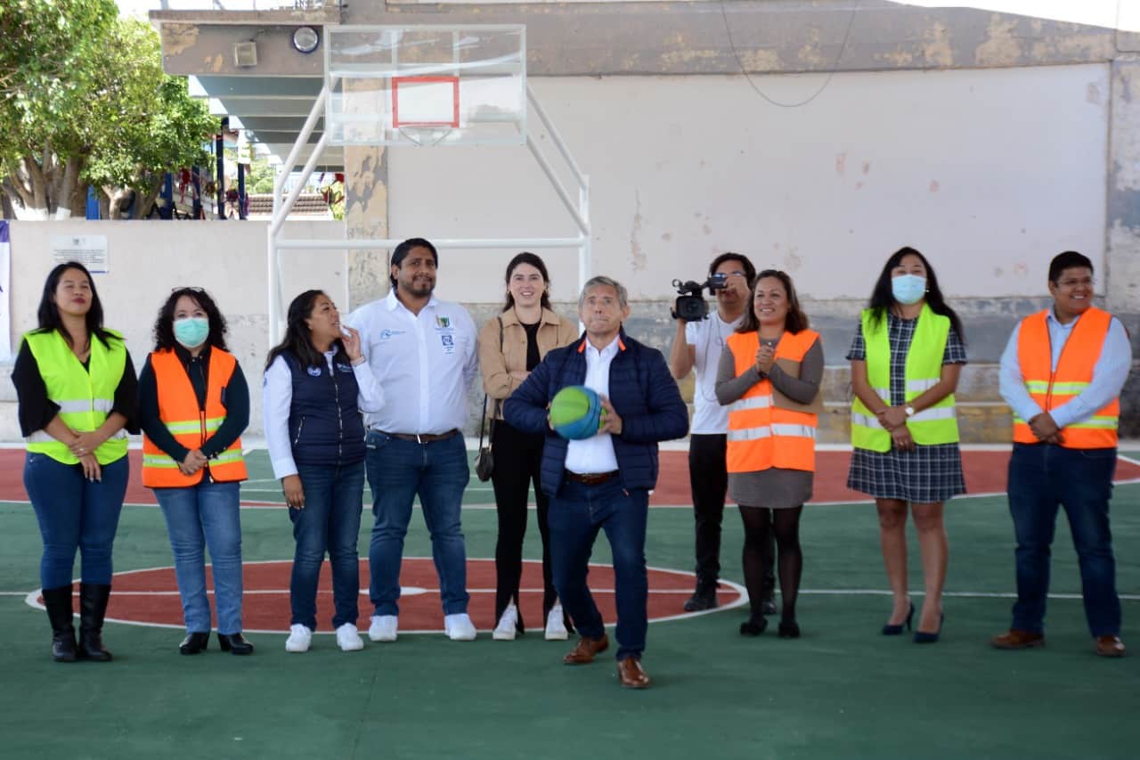 Entregan cancha de usos múltiples en primaria de la colonia Antonio Barona