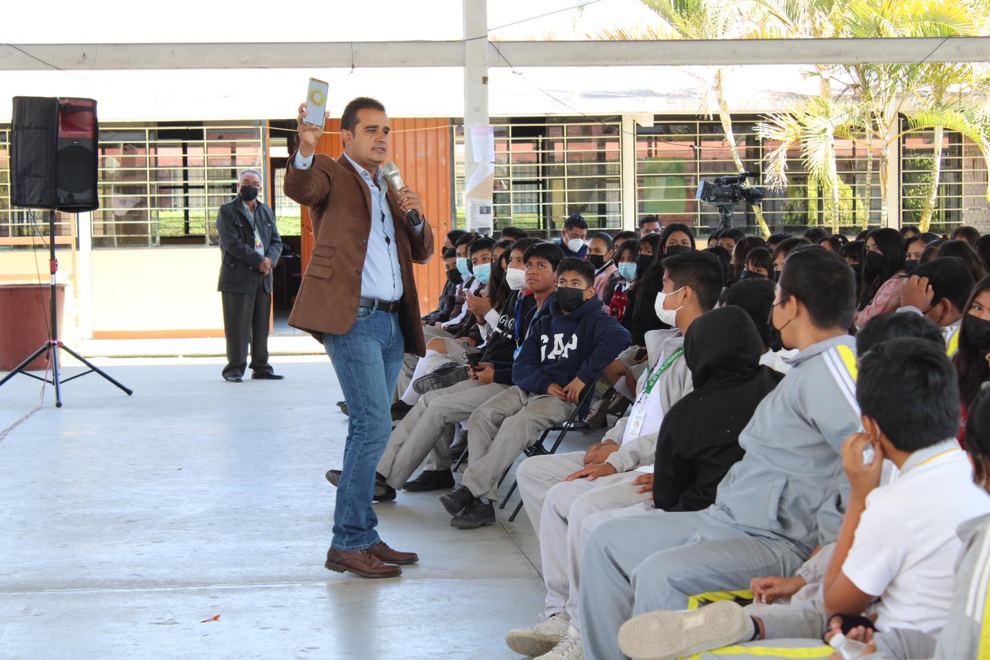 Informan a estudiantes de Yecapixtla riesgos en las redes sociales