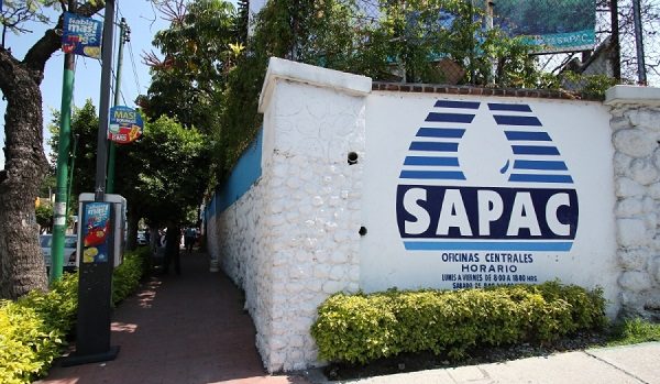 José Luis Urióstegui da solución a falta de agua en las colonia Bosques de Cuernavaca y Antonio Barona