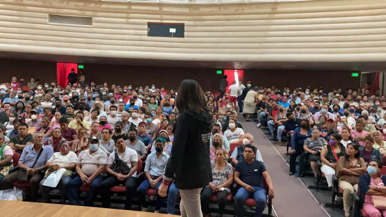Gobierno de Morelos entrega apoyos económicos a comerciantes de mercado de Cuautla
