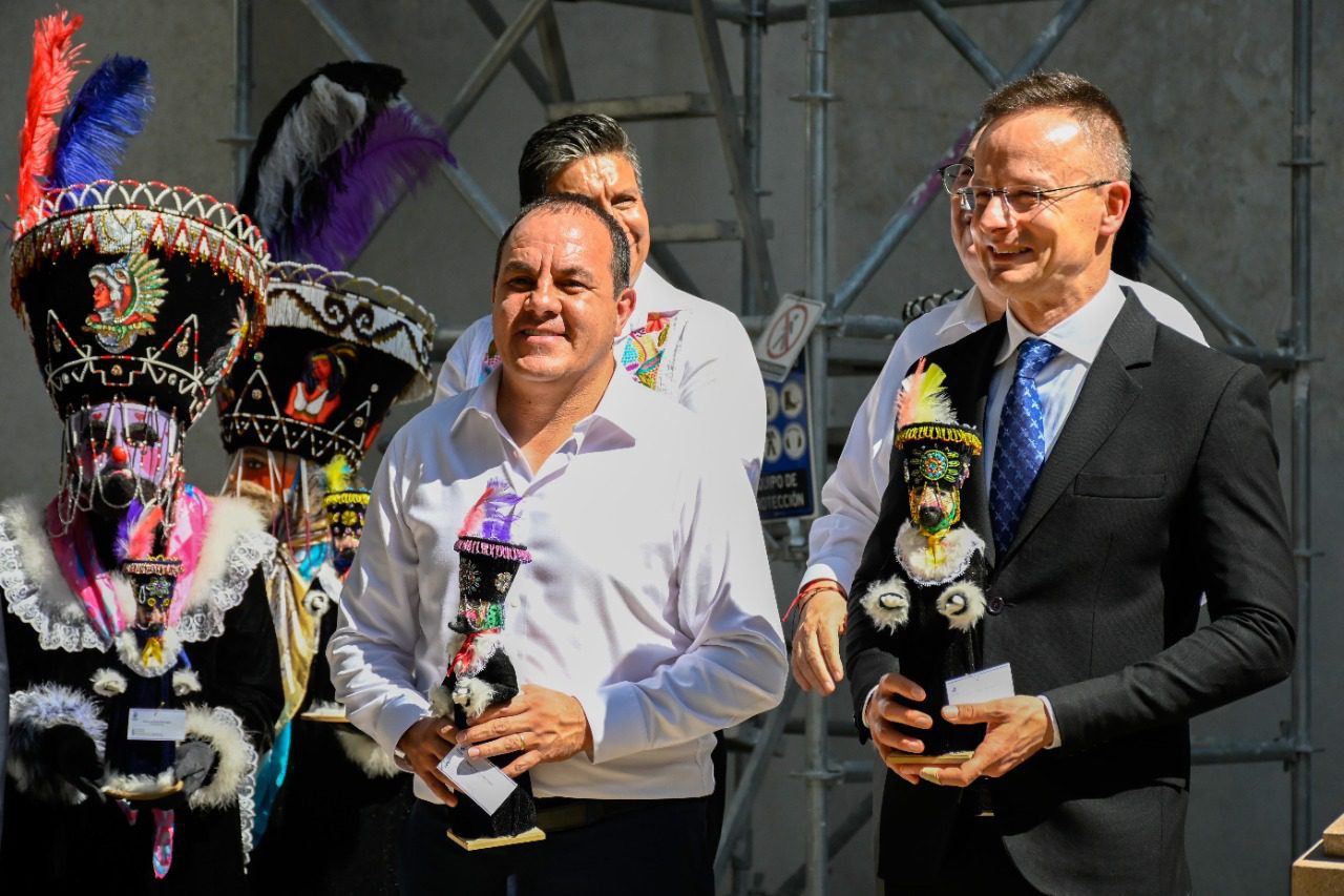 Acude Cuauhtémoc Blanco a develación de placa conmemorativa en Tepoztlán