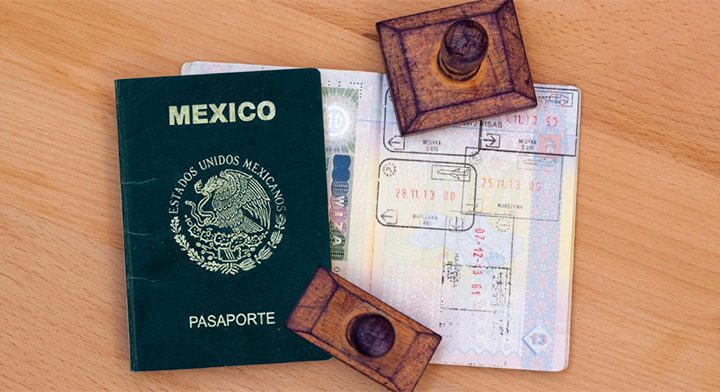 Se firma convenio para admitir pasaporte en trámites bancarios