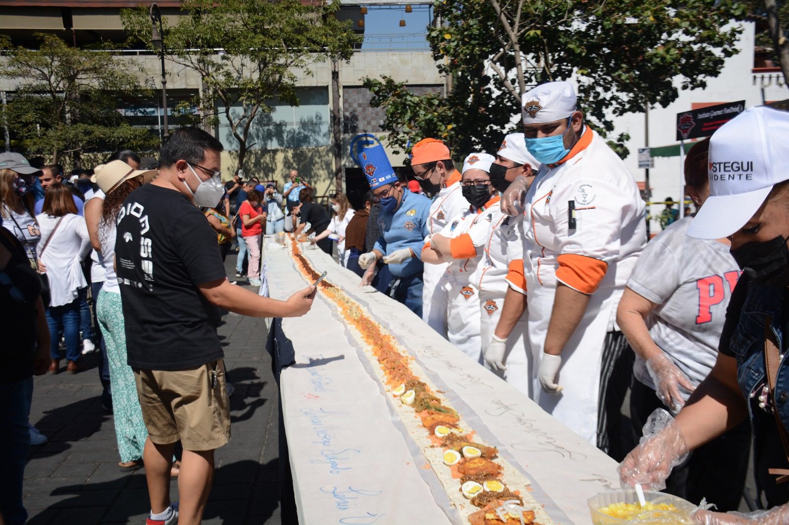 Cuernavaca rompe récord Guinness con el Taco Acorazado más grande del mundo