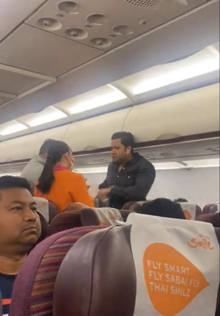 Surge riña entre varios pasajeros de un avión en Bangkok