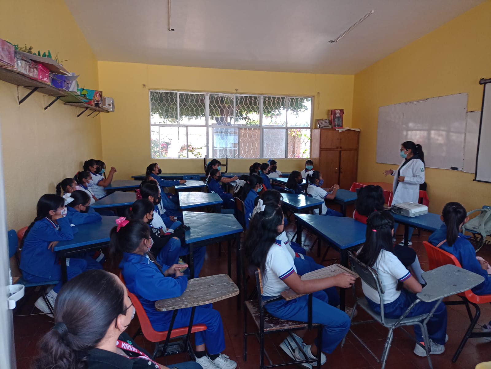 Imparten talleres a alumnas de primarias y secundarias de Atlatlahucan