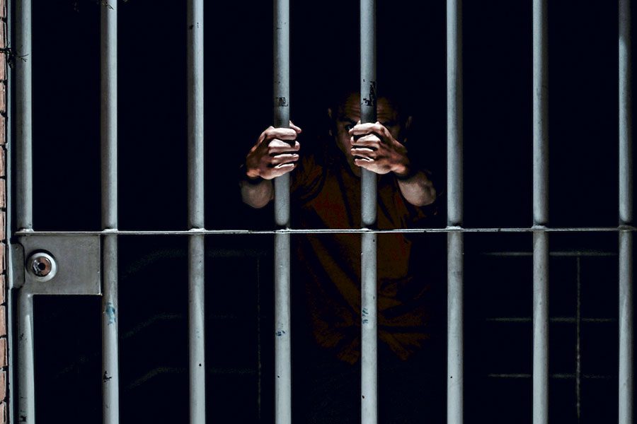 Sacerdotes católicos son condenados a 10 años de cárcel