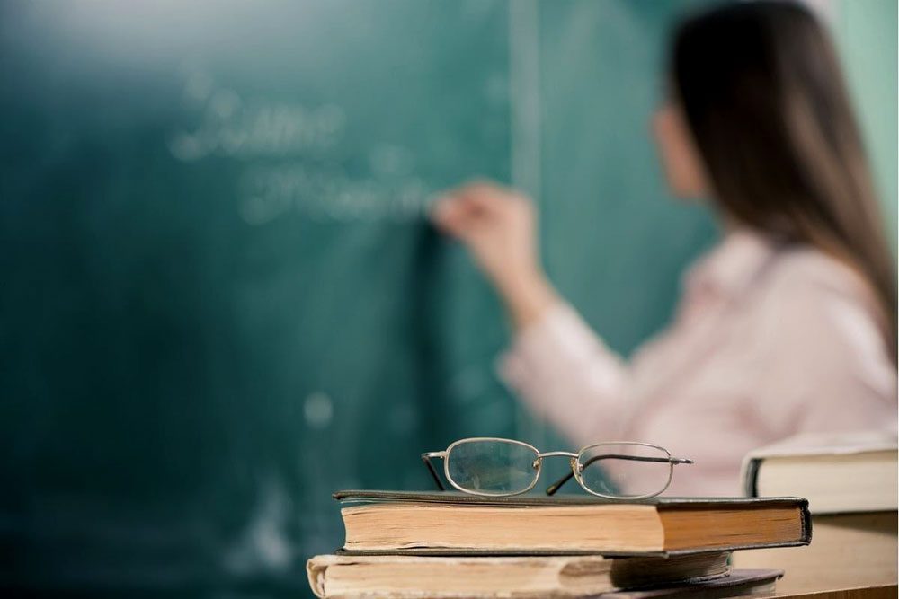 As3sin4n a maestra al salir de la escuela