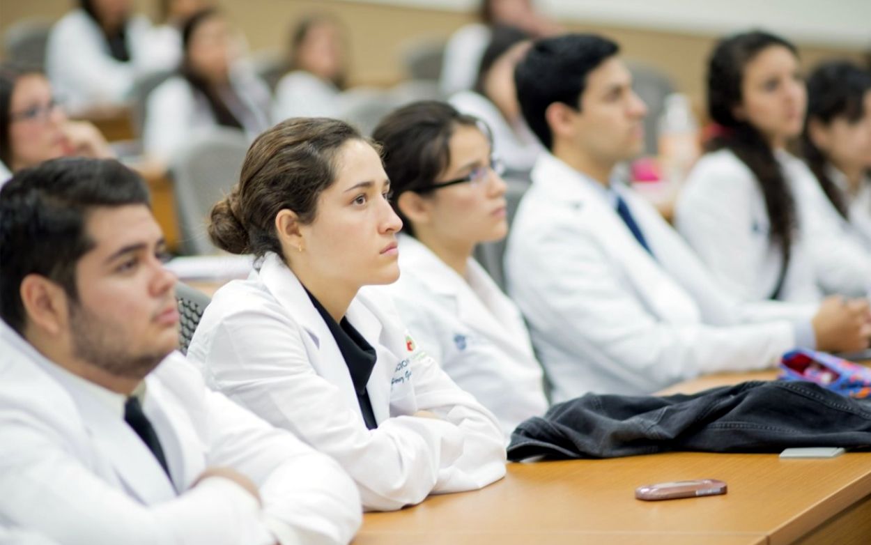 SSM buscará espacios para que estudiantes de medicina realicen servicio social