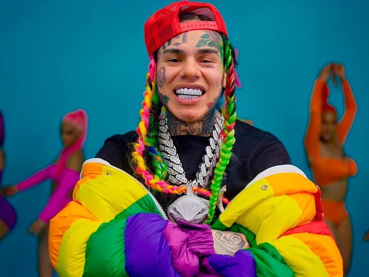 El rapero 6ix9ine recibe brutal paliza en el gimnasio