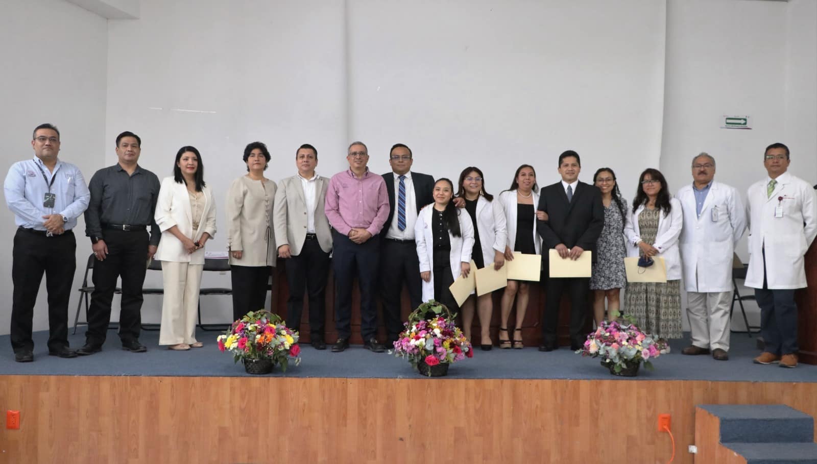 Se gradúan especialistas en Urgencias Médicas del hospital Parres