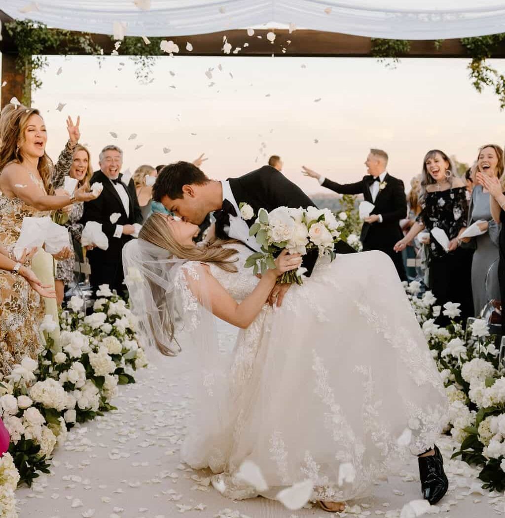 Así fue la íntima boda de Taylor Lautner con Taylor Dome