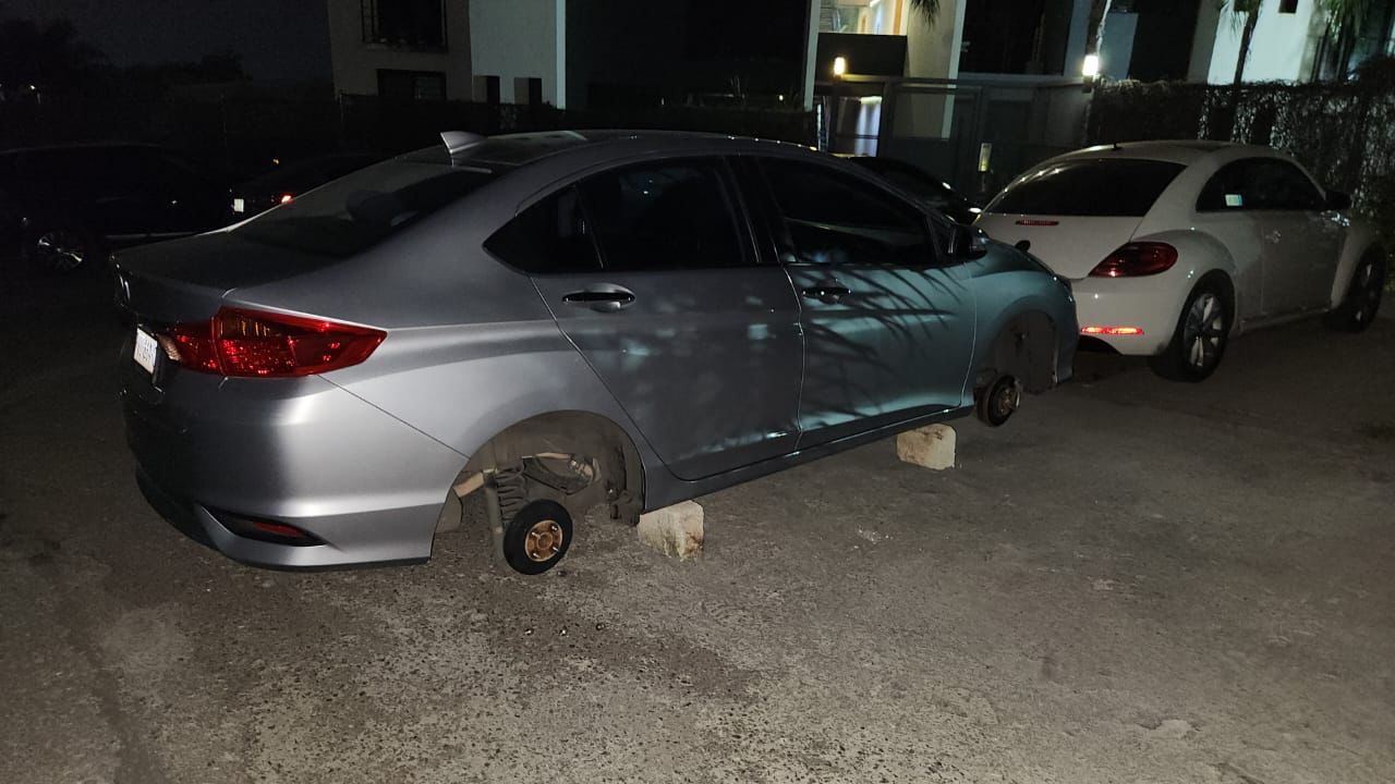 Vecinos culpan a seguridad privada por robo de autopartes en fraccionamiento de Cuernavaca
