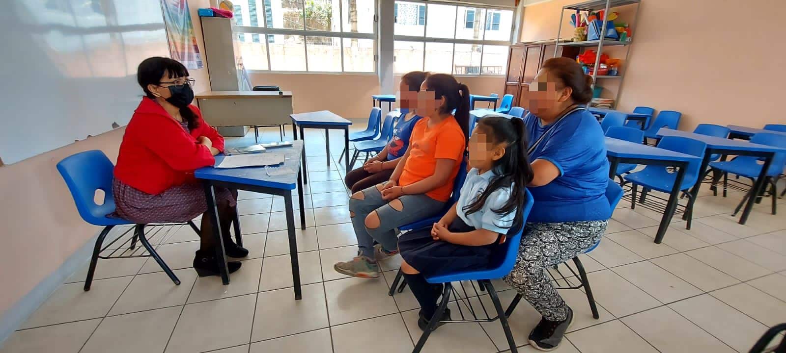 Brindan atención médica a vecinos afectados por explosión en Totolapan