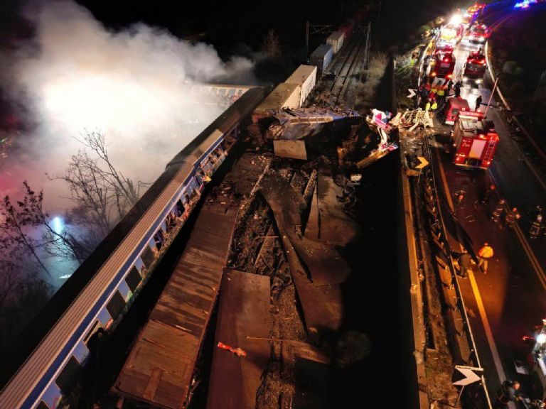 Se reporta el choque de dos trenes en Grecia