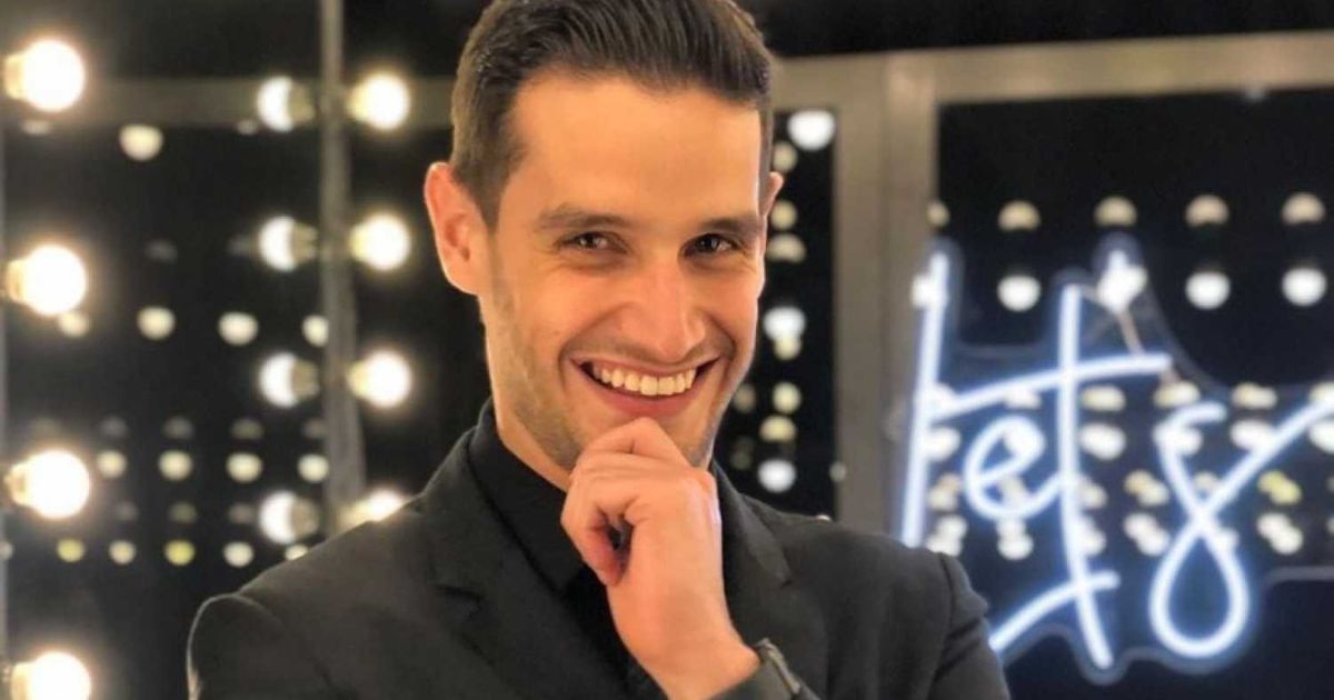 Denuncian a Adrián Marcelo por supuesto acoso sexual y rersponde con un meme