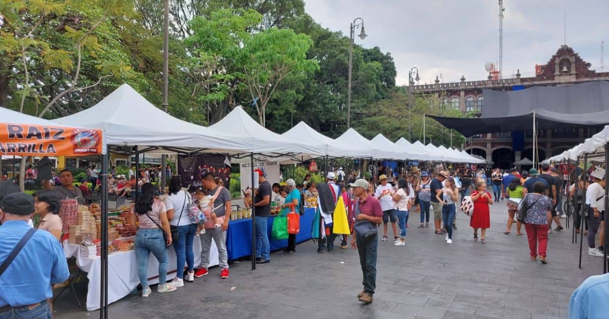 Disfrutaron de la Feria Artesanal de Semana Santa 2023