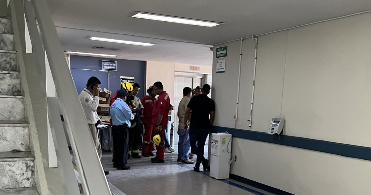 Falla elevador del IMSS