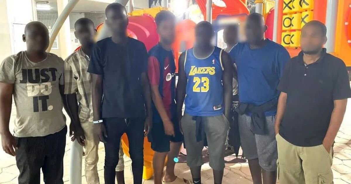 Abandonan a 137 migrantes africanos en Veracruz