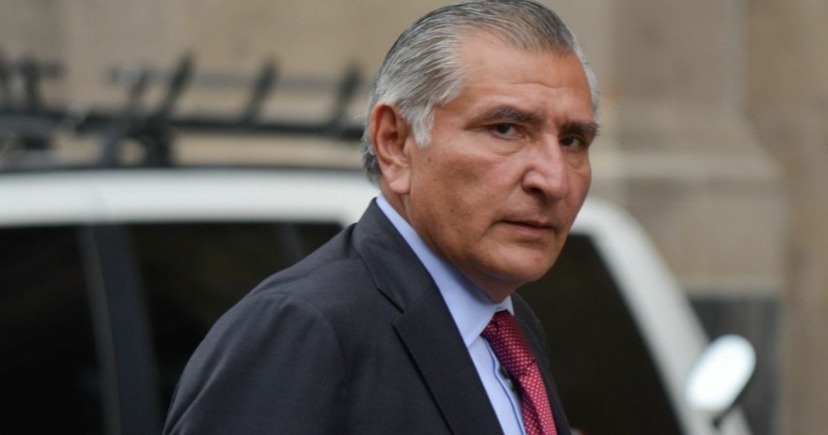 Adán augusto responde a empujones