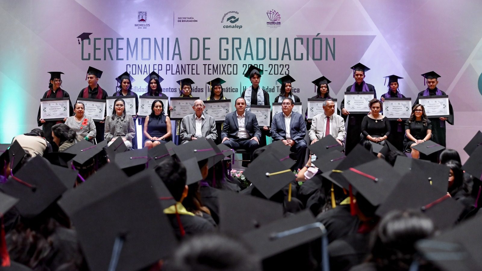 Recuerden que los sueños se cumplen cuando se trabaja por ellos, la vida es de los triunfadores y ustedes lo son