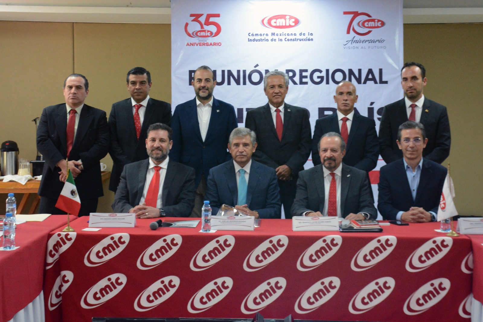 Reconoce la CMIC a Urióstegui por inversión histórica en obra pública