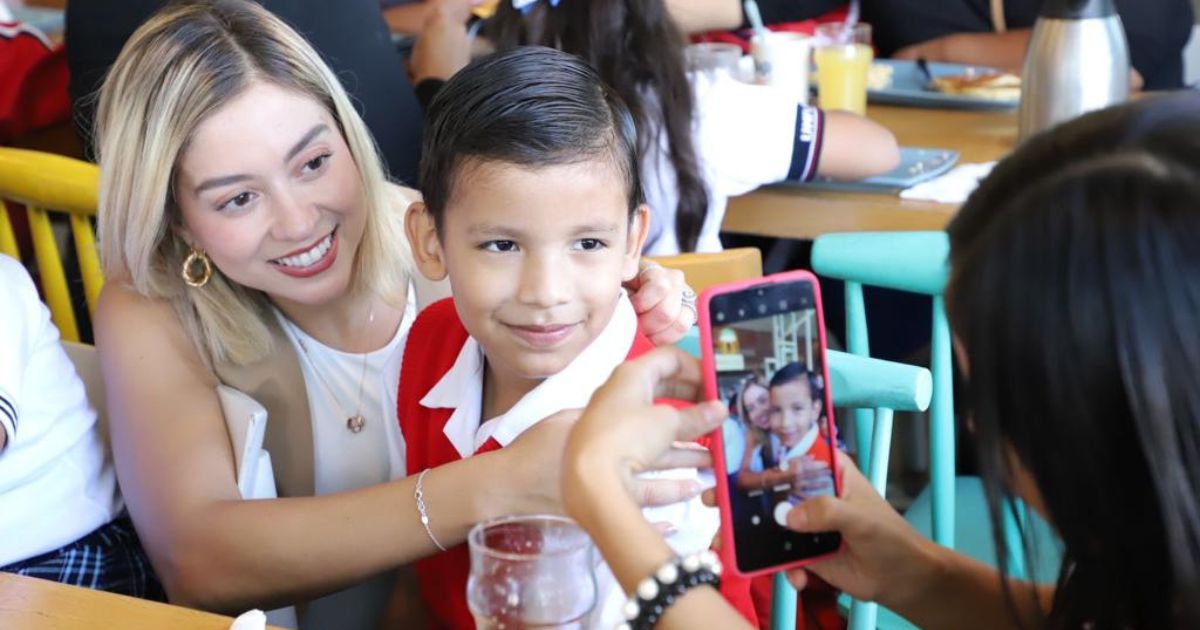 Reconocen a niños y niñas con mejores promedios de Cuernavaca